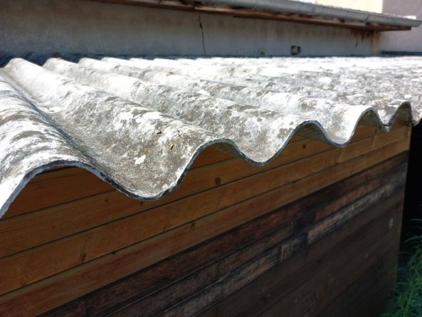 Plaques en fibrociment amiante pour la couverture de la toiture